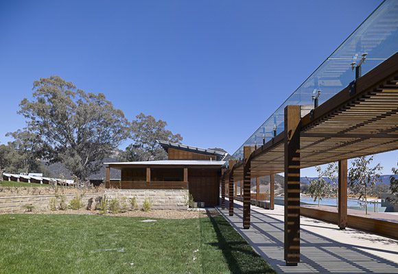 Emirates Wolgan Valley Resort exterior deck walkway